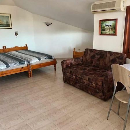 Студиа Мансарда Ненови Pomorie Bagian luar foto