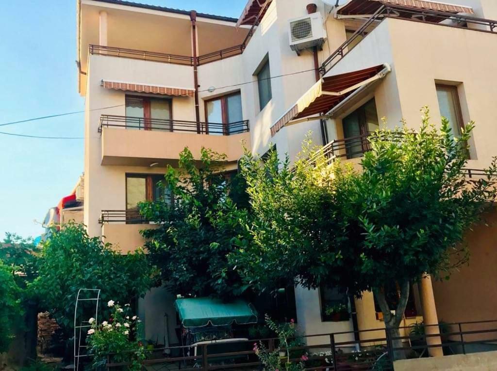 Студиа Мансарда Ненови Pomorie Bagian luar foto