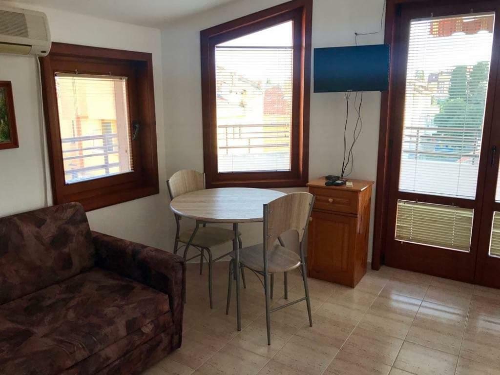Студиа Мансарда Ненови Pomorie Bagian luar foto