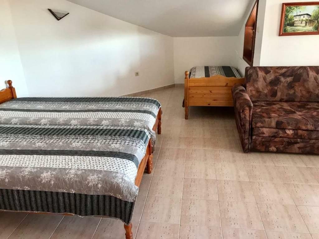 Студиа Мансарда Ненови Pomorie Bagian luar foto